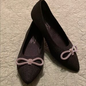 Elegant Black Flats with Bow Accent